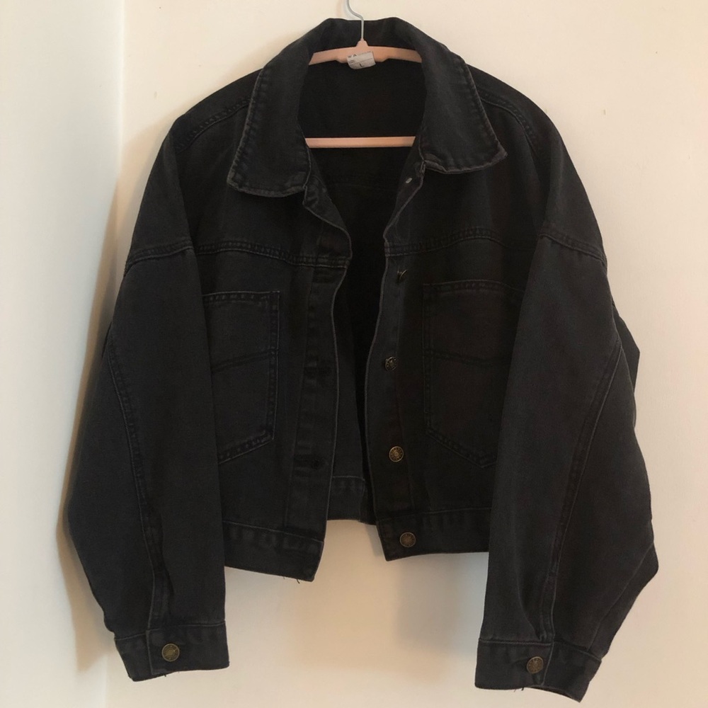 YesStyle Boxy Cropped Classic Black Denim Jacket
Size-L(Runs Small)
